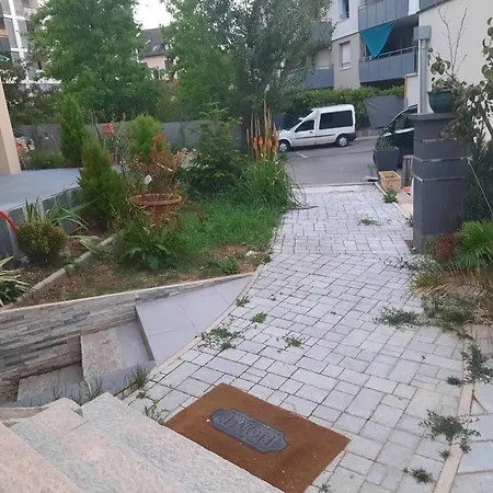 Confortable A Proche Centre 16 M² + Terrasse Lejlighed *